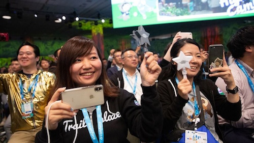 Photo of happy Salesforce Dreamforce attendees