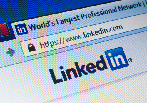 4 Ways to Better Manage Relationships with LinkedIn