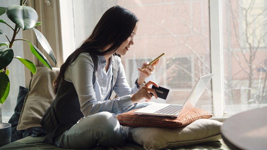 woman-with-laptop-and-credit-card