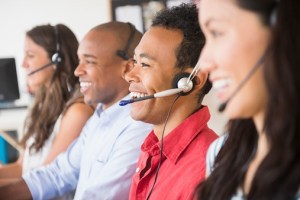 Pessoas fazendo telemarketing