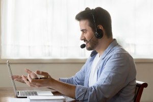 Should Your Customer Service Reps Earn Commission?